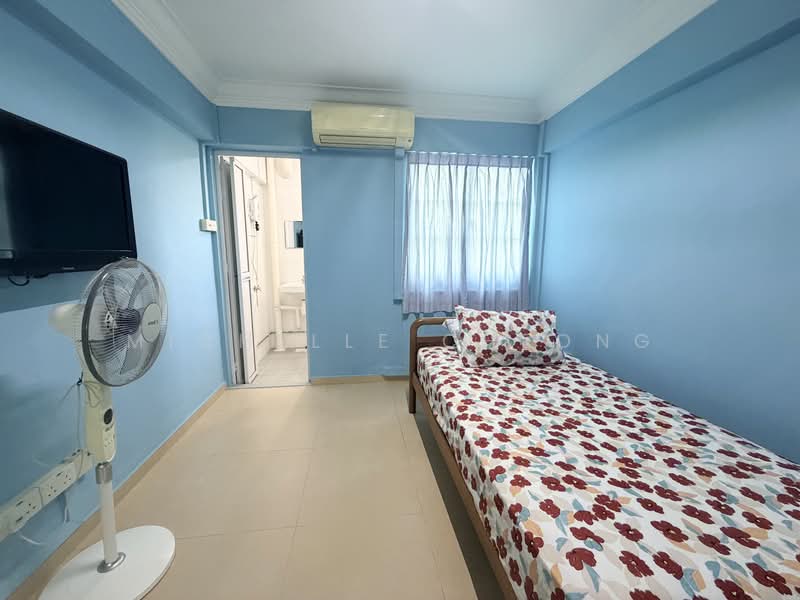 180 Ang Mo Kio Avenue 5, 180 Ang Mo Kio Avenue 5, 2 Bedrooms, 732 sqft, HDB Flat For Sale, by Michelle Cheong, 500175726 - Bedroom - PropertyGuru.com.sg