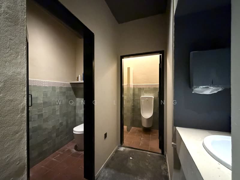Craig Road, Craig Road, 1,450 sqft, Shop / Shophouse For Rent, by Wong Li Ting, 500175728 - Bathroom - CommercialGuru.com.sg