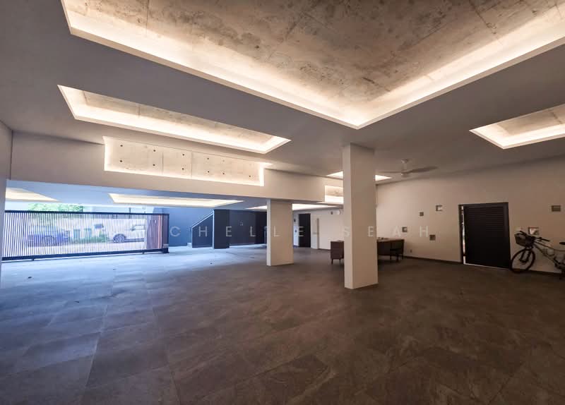 Holland Road, , 8 Bedrooms, 10,090 sqft, Detached House For Sale, by Michelle Seah, 500175757 - Entrance - PropertyGuru.com.sg