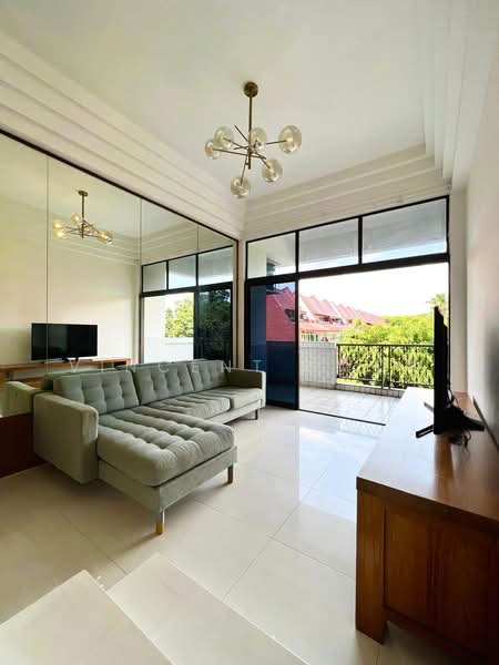 Lakepoint Condo, 2 Lakepoint Drive, 2 Bedrooms, 915 sqft, Condominium For Sale, by Vincent Kwok, 500175762 - Living Room - PropertyGuru.com.sg