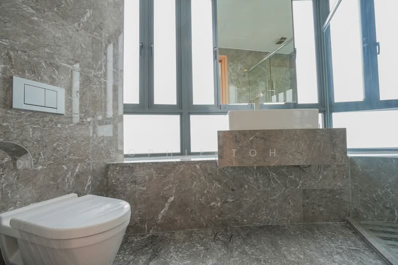 Lucida, 2 Suffolk Road, 4 Bedrooms, 4,176 sqft, Apartment For Sale, by Sophie Toh, 500175798 - Bathroom - PropertyGuru.com.sg