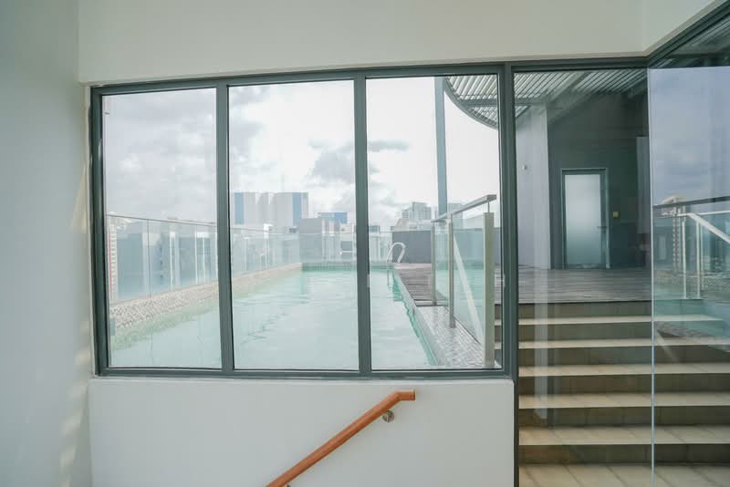 Lucida, 2 Suffolk Road, 4 Bedrooms, 4,176 sqft, Apartment For Sale, by Sophie Toh, 500175798 - Pool - PropertyGuru.com.sg