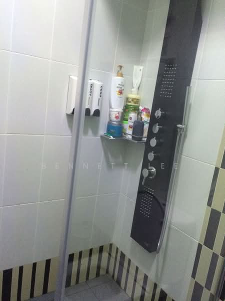 10B Bendemeer Light, 10B Bendemeer Road, 3 Bedrooms, 1,001 sqft, HDB Flat For Sale, by Bennett Lee, 500175808 - Bathroom - PropertyGuru.com.sg