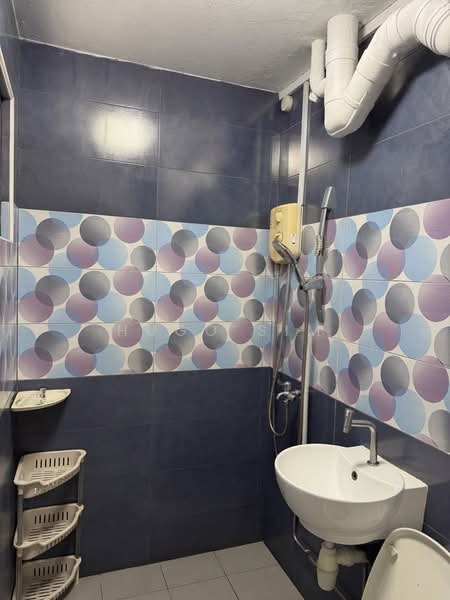 637 Hougang Avenue 8, 637 Hougang Avenue 8, 3 Bedrooms, 904 sqft, HDB Flat For Sale, by Hugo Sim, 500175811 - Bathroom - PropertyGuru.com.sg