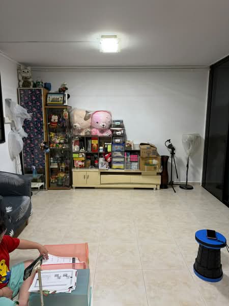 637 Hougang Avenue 8, 637 Hougang Avenue 8, 3 Bedrooms, 904 sqft, HDB Flat For Sale, by Hugo Sim, 500175811 - Living Room - PropertyGuru.com.sg
