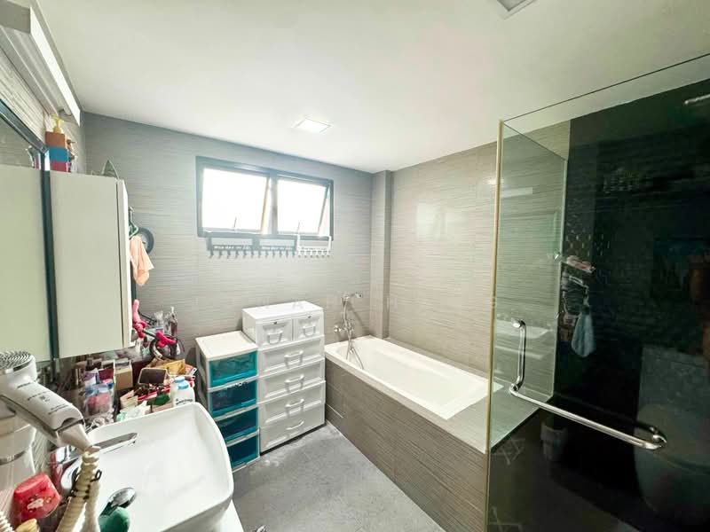 Chestervale, 37 Bangkit Road, 4 Bedrooms, 1,582 sqft, Condominium For Sale, by Jonah Heng, 500175826 - Master Bathroom - PropertyGuru.com.sg