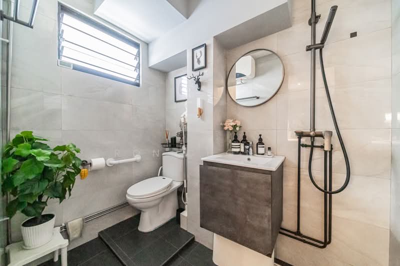 355 Clementi Avenue 2, 355 Clementi Avenue 2, 3 Bedrooms, 1,259 sqft, HDB Flat For Sale, by Ron Chong, 500175835 - Bathroom - PropertyGuru.com.sg