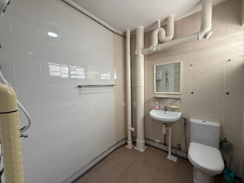 140 Lorong Ah Soo, 140 Lorong Ah Soo, 3 Bedrooms, 1,420 sqft, HDB Flat For Rent, by Charlene Ong, 500175847 - Bathroom - PropertyGuru.com.sg