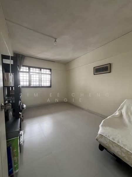 131 Ang Mo Kio Avenue 3, 131 Ang Mo Kio Avenue 3, 3 Bedrooms, 1,054 sqft, HDB Flat For Sale, by SIM EE CHENG ANGIE, 500175851 - Bedroom  - PropertyGuru.com.sg