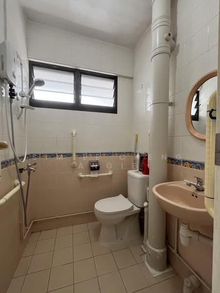 131 Ang Mo Kio Avenue 3, 131 Ang Mo Kio Avenue 3, 3 Bedrooms, 1,054 sqft, HDB Flat For Sale, by SIM EE CHENG ANGIE, 500175851 - Bathroom - PropertyGuru.com.sg