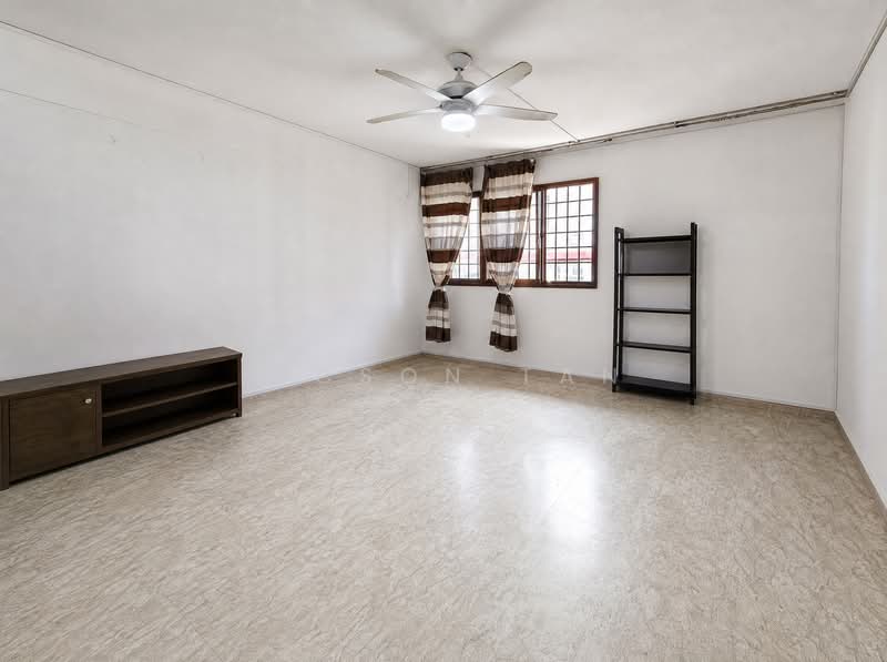 472 Ang Mo Kio Avenue 10, 472 Ang Mo Kio Avenue 10, 3 Bedrooms, 990 sqft, HDB Flat For Sale, by Ricson Tan, 500175860 - Living Room - PropertyGuru.com.sg