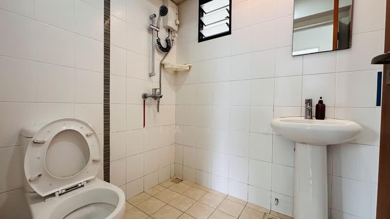 336A Yishun Street 31, 336A Yishun Street 31, 2 Bedrooms, 721 sqft, HDB Flat For Rent, by Tilia Chin, 500175874 - Bathroom - PropertyGuru.com.sg