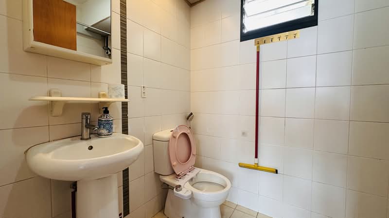 336A Yishun Street 31, 336A Yishun Street 31, 2 Bedrooms, 721 sqft, HDB Flat For Rent, by Tilia Chin, 500175874 - Bathroom - PropertyGuru.com.sg