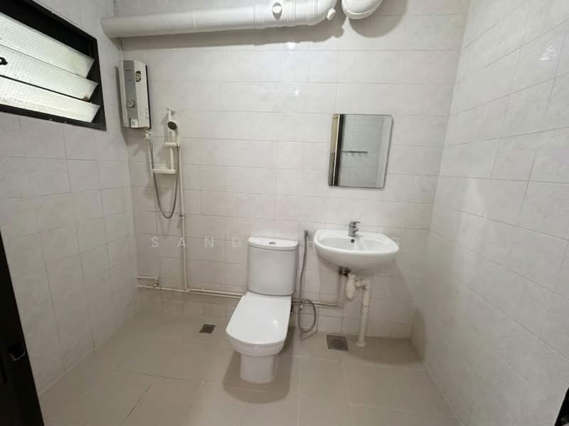 354 Kang Ching Road, 354 Kang Ching Road, 3 Bedrooms, 1,291 sqft, HDB Flat For Sale, by Sandy Hong, 500175875 - Bathroom - PropertyGuru.com.sg