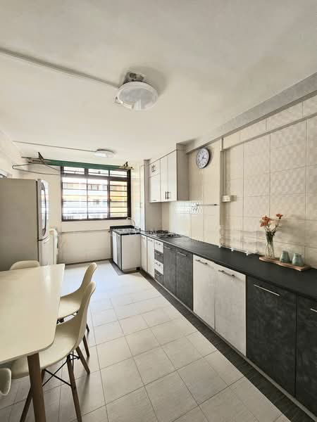 302 Serangoon Avenue 2, 302 Serangoon Avenue 2, 2 Bedrooms, 646 sqft, HDB Flat For Rent, by Ng Jonathan, 500175876 - Kitchen - PropertyGuru.com.sg