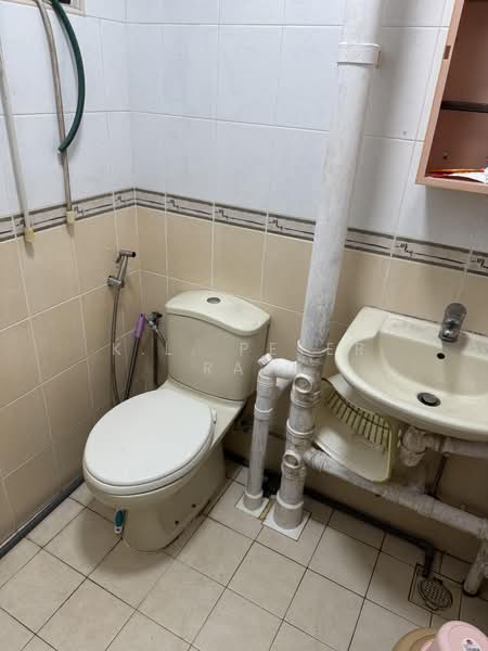 64 Telok Blangah Drive, 64 Telok Blangah Drive, 2 Bedrooms, 882 sqft, HDB Flat For Rent, by K.L. Peter Raj, 500175897 - Bathroom - PropertyGuru.com.sg