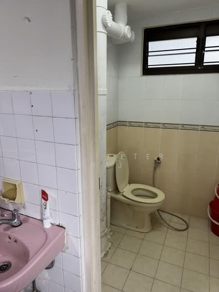 64 Telok Blangah Drive, 64 Telok Blangah Drive, 2 Bedrooms, 882 sqft, HDB Flat For Rent, by K.L. Peter Raj, 500175897 - Bathroom - PropertyGuru.com.sg
