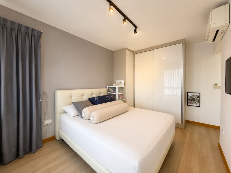 669B Edgefield Plains, 669B Edgefield Plains, 3 Bedrooms, 1,001 sqft, HDB Flat For Sale, by Sharon Tan, 500175911 - Master Bedroom - PropertyGuru.com.sg