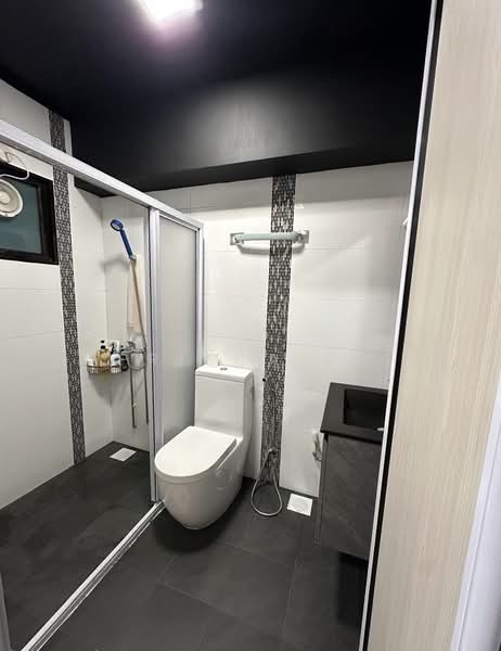 517C Jurong West Street 52, 517C Jurong West Street 52, 3 Bedrooms, 1,020 sqft, HDB Flat For Sale, by Prisca Ko, 500175915 - Bathroom - PropertyGuru.com.sg