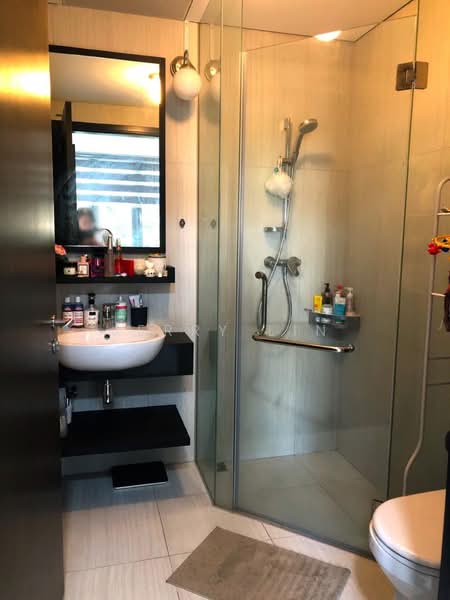 The Rise @ Oxley - Residences, 71 Oxley Rise, 2 Bedrooms, 646 sqft, Apartment For Sale, by Jerry Lin, 500175922 - Bathroom - PropertyGuru.com.sg