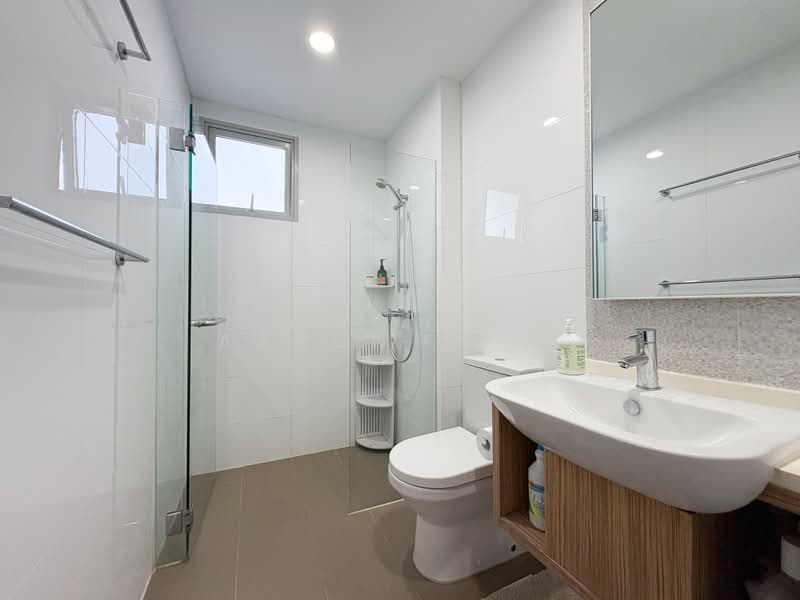 Heron Bay, 61 Upper Serangoon View, 5 Bedrooms, 2,583 sqft, Executive Condominium For Sale, by Aaron Siah, 500175935 - Common Bathroom - PropertyGuru.com.sg