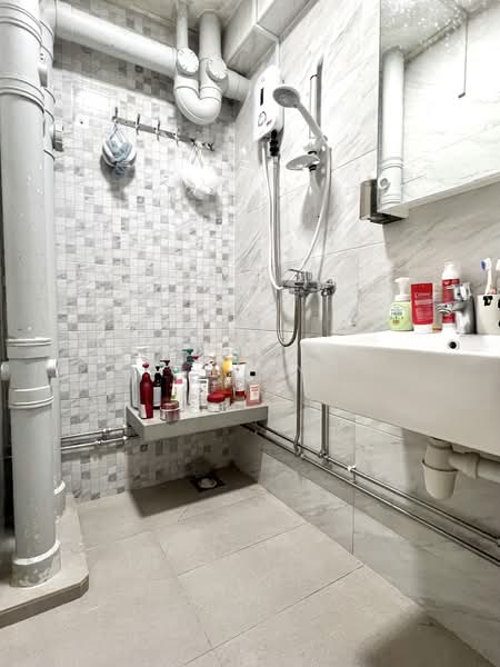 26 Bendemeer Road, 26 Bendemeer Road, 3 Bedrooms, 893 sqft, HDB Flat For Sale, by Ivan Ng, 500175959 - Bathroom - PropertyGuru.com.sg