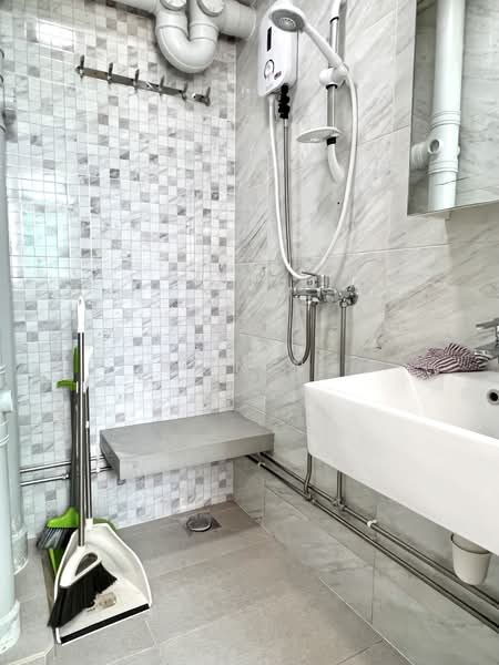 26 Bendemeer Road, 26 Bendemeer Road, 3 Bedrooms, 893 sqft, HDB Flat For Sale, by Ivan Ng, 500175959 - Bathroom - PropertyGuru.com.sg