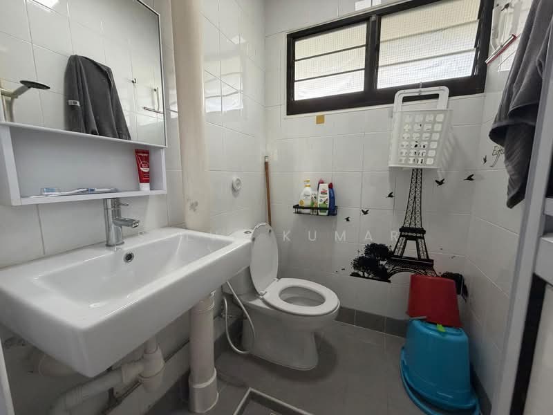 603 Clementi West Street 1, 603 Clementi West Street 1, 3 Bedrooms, 969 sqft, HDB Flat For Sale, by Selva Kumar, 500175963 - Bathroom - PropertyGuru.com.sg