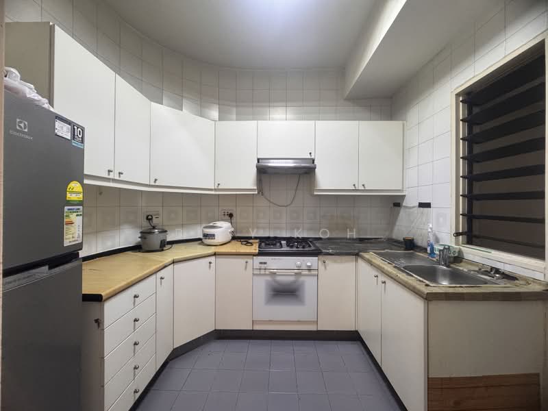 Mandarin Gardens, 1 Siglap Road, 2 Bedrooms, 1,001 sqft, Condominium For Sale, by Blay Koh, 500175967 - Kitchen - PropertyGuru.com.sg