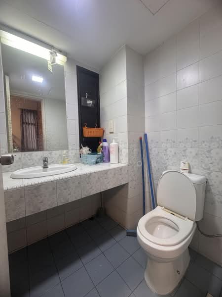 Mandarin Gardens, 1 Siglap Road, 2 Bedrooms, 1,001 sqft, Condominium For Sale, by Blay Koh, 500175967 - Bathroom - PropertyGuru.com.sg