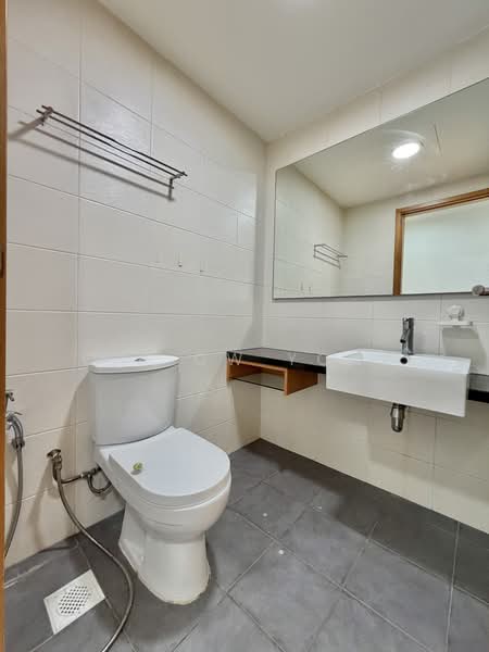 The Linear, 880 Upper Bukit Timah Road, 3 Bedrooms, 1,227 sqft, Apartment For Sale, by C K Ow Yong, 500175975 - Bathroom - PropertyGuru.com.sg