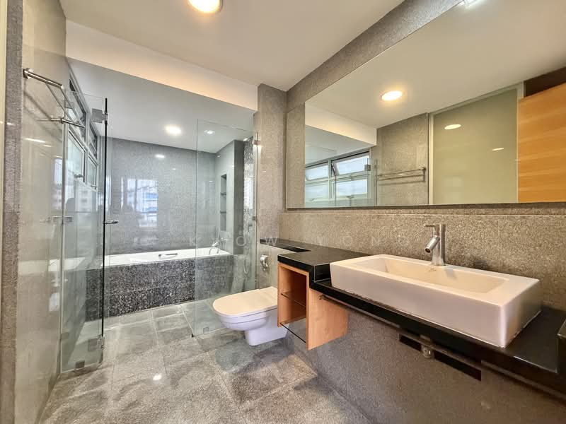 The Linear, 880 Upper Bukit Timah Road, 3 Bedrooms, 1,227 sqft, Apartment For Sale, by C K Ow Yong, 500175975 - Bathroom - PropertyGuru.com.sg