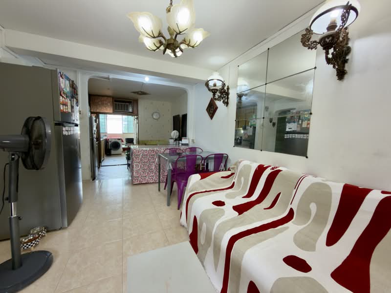 116 Lorong 2 Toa Payoh, 116 Lorong 2 Toa Payoh, 2 Bedrooms, 667 sqft, HDB Flat For Sale, by Lydia Hanim, 500175976 - Living Room - PropertyGuru.com.sg