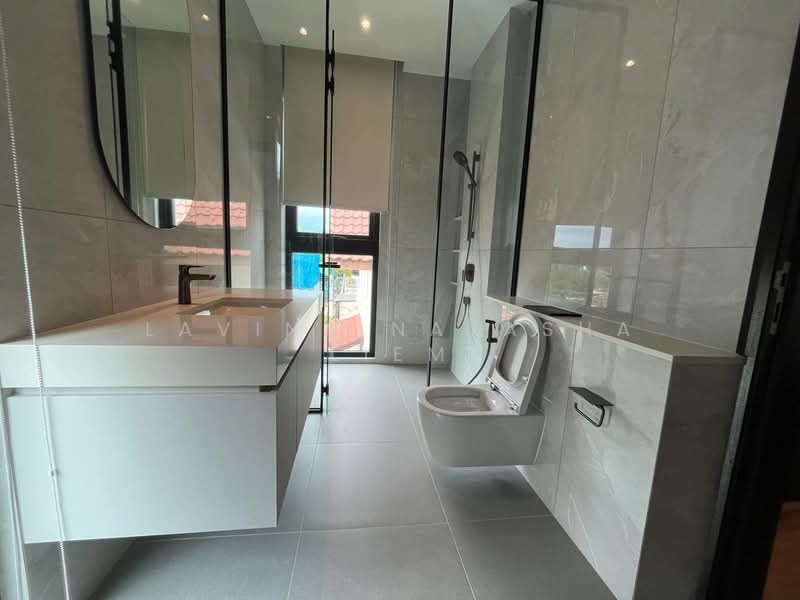 Broadrick Road, Broadrick Road, 6 Bedrooms, 9,256 sqft, Detached House For Rent, by Lavina Natasha Liem, 500175981 - Bathroom - PropertyGuru.com.sg