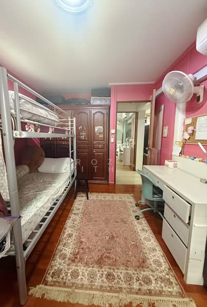 323 Woodlands Street 32, 323 Woodlands Street 32, 4 Bedrooms, 1,754 sqft, HDB Flat For Sale, by Rozi Faith Naser, 500175983 - Bedroom - PropertyGuru.com.sg