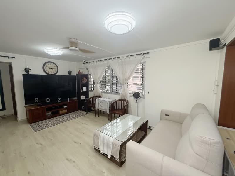 323 Woodlands Street 32, 323 Woodlands Street 32, 4 Bedrooms, 1,754 sqft, HDB Flat For Sale, by Rozi Faith Naser, 500175983 - Living Room - PropertyGuru.com.sg