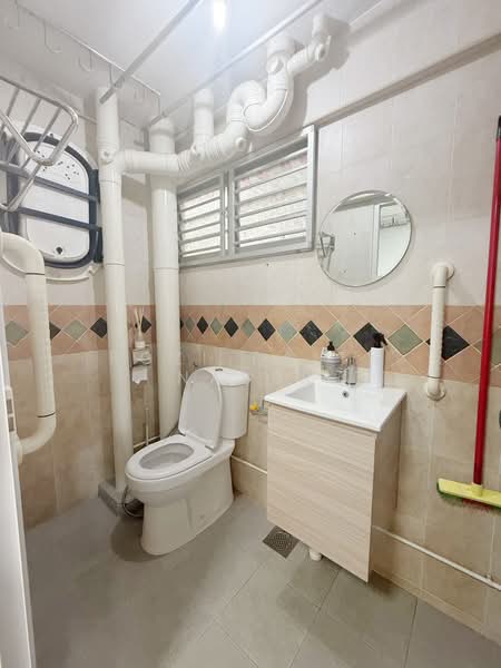 323 Woodlands Street 32, 323 Woodlands Street 32, 4 Bedrooms, 1,754 sqft, HDB Flat For Sale, by Rozi Faith Naser, 500175983 - Bathroom - PropertyGuru.com.sg