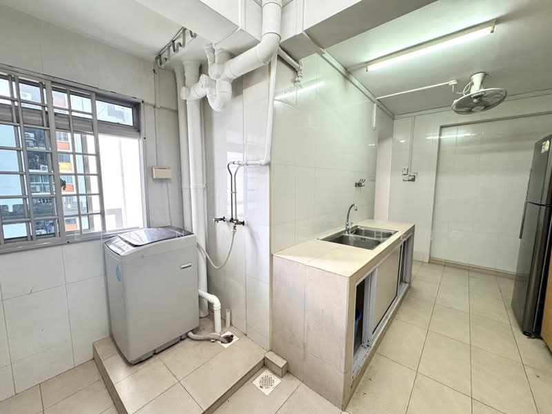 224 Lorong 8 Toa Payoh, 224 Lorong 8 Toa Payoh, 3 Bedrooms, 1,259 sqft, HDB Flat For Rent, by Ethan Mark Kheng, 500175985 - Kitchen - PropertyGuru.com.sg