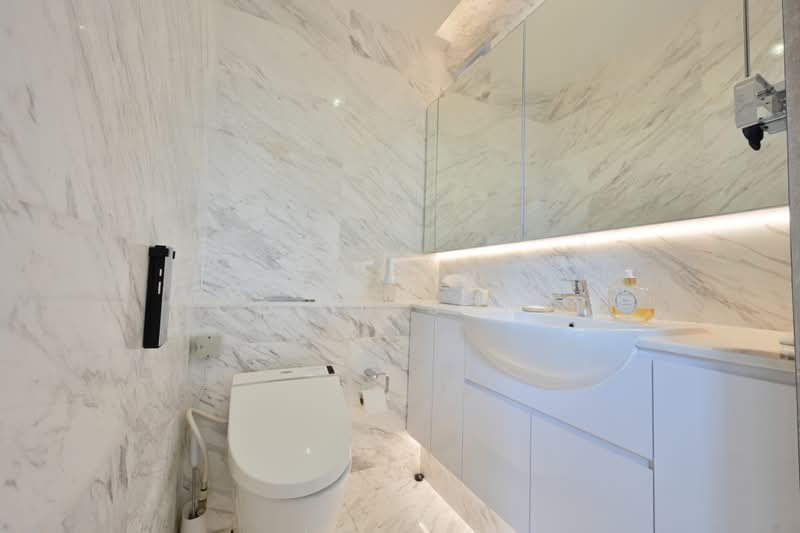 The Edge on Cairnhill, 130 Cairnhill Road, 4 Bedrooms, 3,175 sqft, Condominium For Sale, by Colin Song, 500175992 - Bathroom - PropertyGuru.com.sg