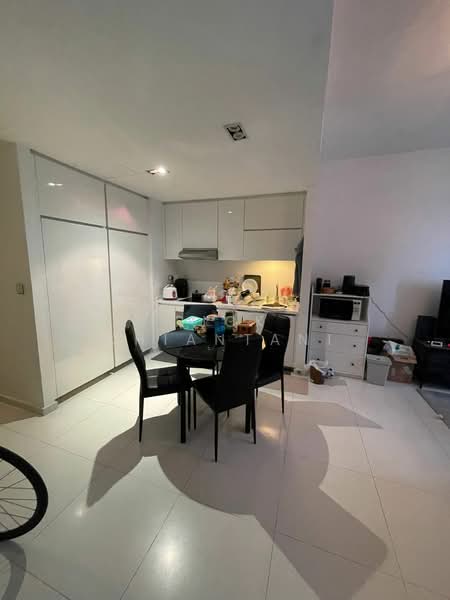 One Shenton, 1 Shenton Way, 2 Bedrooms, 1,130 sqft, Condominium For Sale, by Rick Khiantani, 500175998 - Kitchen - PropertyGuru.com.sg