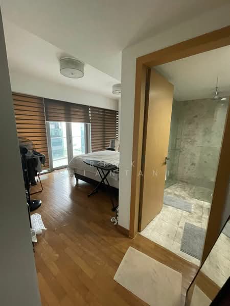 One Shenton, 1 Shenton Way, 2 Bedrooms, 1,130 sqft, Condominium For Sale, by Rick Khiantani, 500175998 - Bedroom - PropertyGuru.com.sg