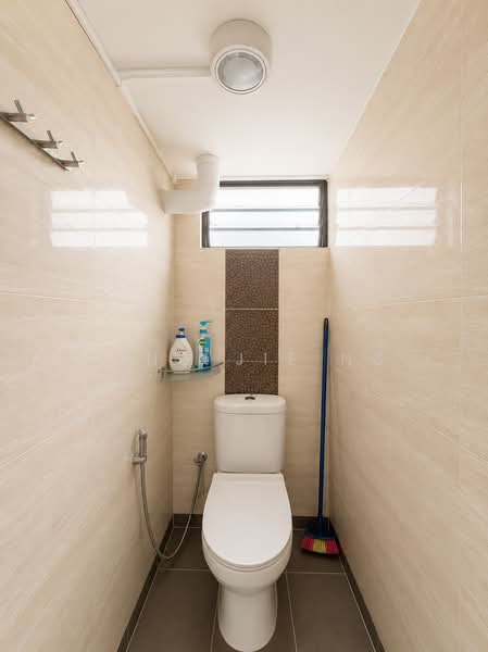 35 Chai Chee Avenue, 35 Chai Chee Avenue, 3 Bedrooms, 883 sqft, HDB Flat For Sale, by Qing Jie Ng, 500176000 - Bathroom - PropertyGuru.com.sg