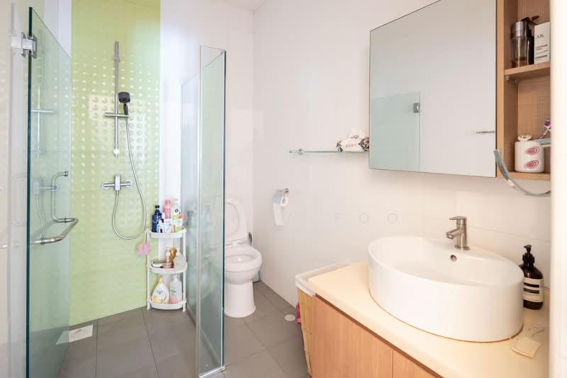 Rare 5mins walk to Kovan MRT, Kovan, 4 Bedrooms, 2,800 sqft, Terraced House For Sale, by Joshua Foo, 500176001 - Bathroom - PropertyGuru.com.sg