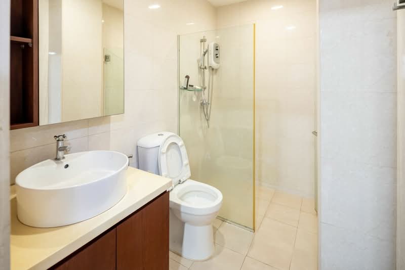 Rare 5mins walk to Kovan MRT, Kovan, 4 Bedrooms, 2,800 sqft, Terraced House For Sale, by Joshua Foo, 500176001 - Bathroom - PropertyGuru.com.sg