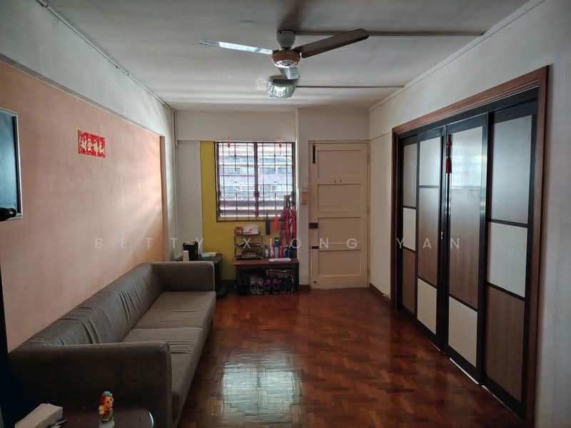 214 Bedok North Street 1, 214 Bedok North Street 1, 2 Bedrooms, 732 sqft, HDB Flat For Sale, by Betty Xiong Yan, 500176002 - Living Room - PropertyGuru.com.sg