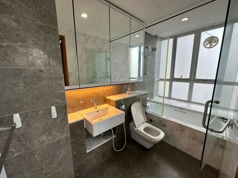 The Parc Condominium, 9 West Coast Walk, 2 Bedrooms, 980 sqft, Condominium For Rent, by Daniel Lin, 500176026 - Bathroom - PropertyGuru.com.sg