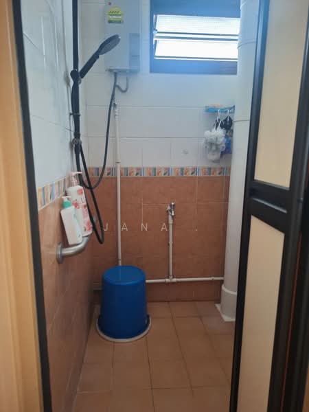 68 Geylang Bahru, 68 Geylang Bahru, 2 Bedrooms, 699 sqft, HDB Flat For Sale, by Jana ., 500176051 - Bathroom - PropertyGuru.com.sg