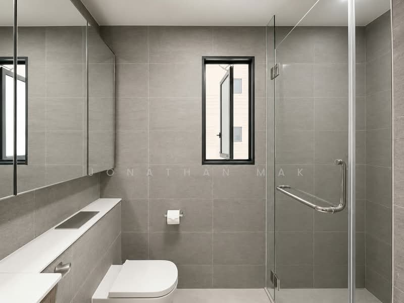 Sengkang Grand Residences, 74 Compassvale Bow, 3 Bedrooms, 936 sqft, Condominium For Sale, by Jonathan Mak, 500176067 - Common Bathroom - PropertyGuru.com.sg