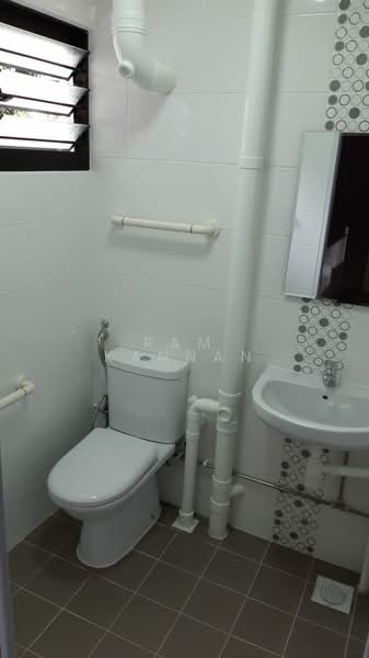 405 Hougang Avenue 10, 405 Hougang Avenue 10, Room Rental, 130 sqft, HDB Flat For Rent, by RAM kannan, 500176073 - Bathroom - PropertyGuru.com.sg