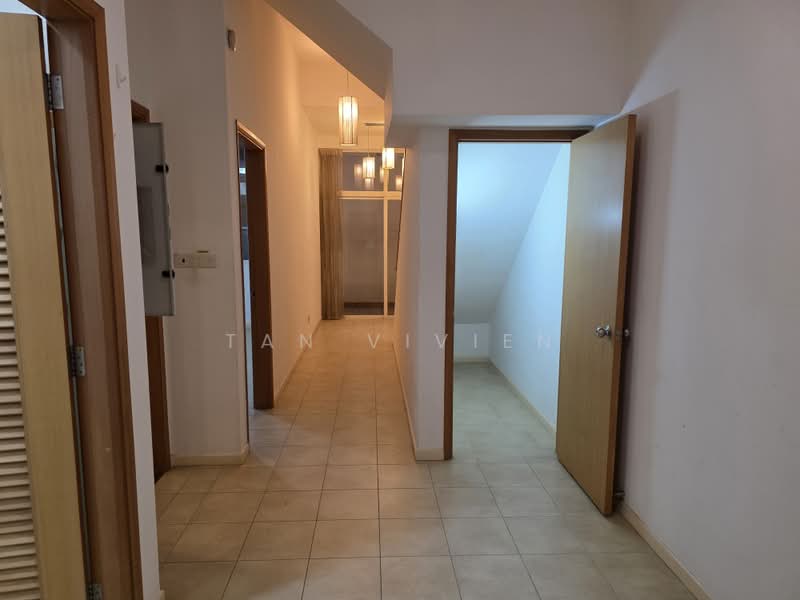 The Shaughnessy, 58 Miltonia Close, 5 Bedrooms, 3,600 sqft, Cluster House For Rent, by Tan Vivien, 500176100 - Corridor - PropertyGuru.com.sg